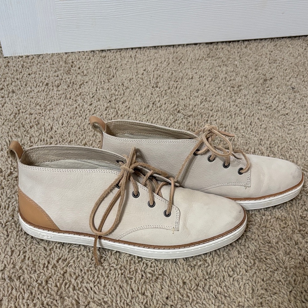 UGG Women’s Cream Chukka Ankle Boots Leather size 10